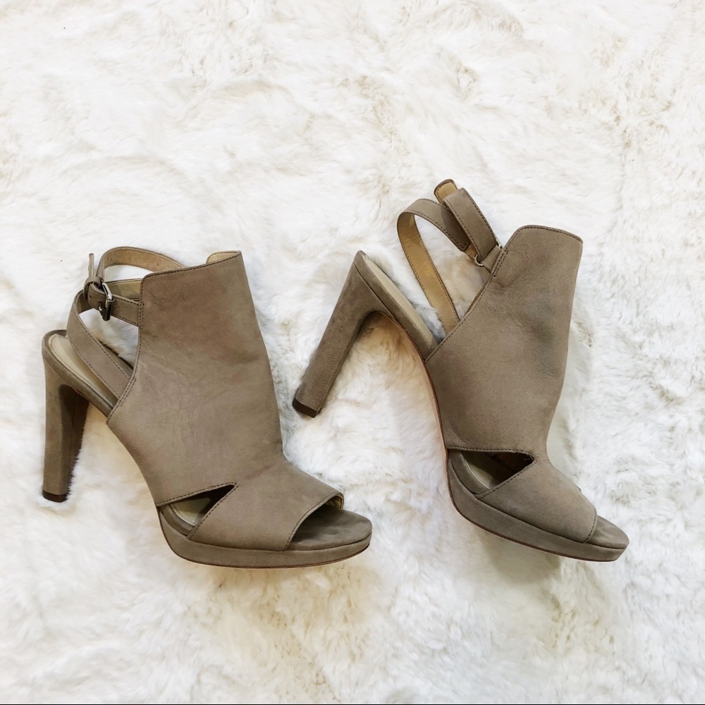 $75⬇️Via Spiga |suede block stiletto peep toe heel